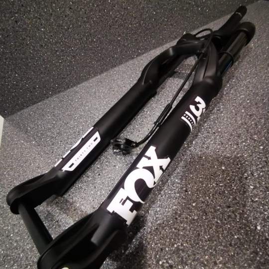 Amortyzator FOX 32 Performance jak nowy blokadą skoku manetka